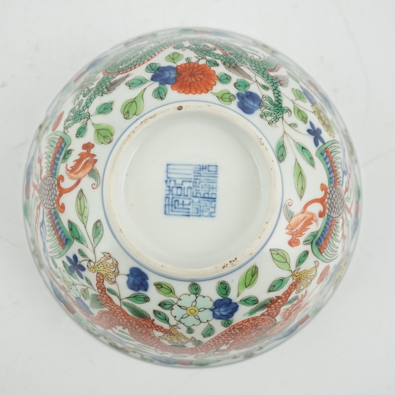 A Chinese wucai ‘dragon and phoenix’ bowl, early 20th century, diameter 15cm